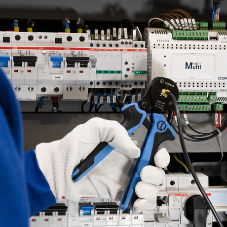 CHOOSING THE RIGHT TOOL FOR CRIMPING END SLEEVES